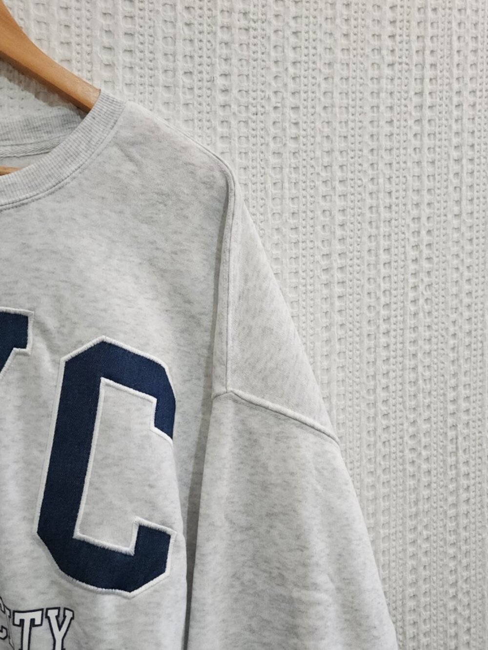 No Comment Plus Size NYC Spellout Light Gray Crewneck Sweater Size 3X NEW - Picture 5 of 15